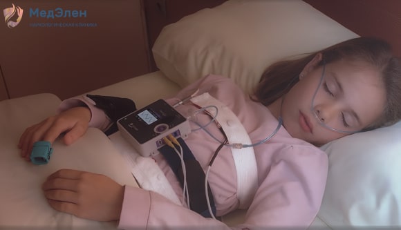 Девочка на обследовании